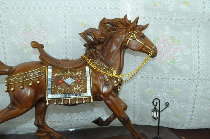 树脂工艺品胡桃木纹马镶钻描金高大上的摆件