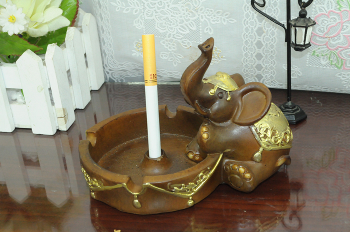 树脂工艺品坐姿大象描金烟灰缸中间可以插稳香烟