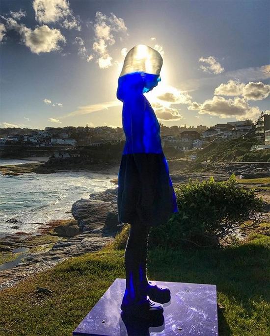 英国海边小镇透明树脂雕塑 -------梦幻女孩 