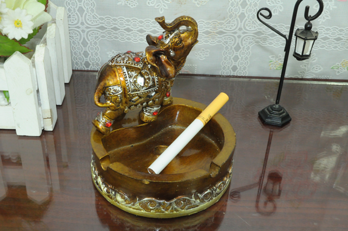 树脂工艺品烟灰缸大象镶红色钻和镶小片镜子